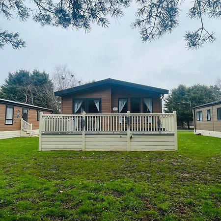 Lucky Lodge With Hot Tub York Bagian luar foto
