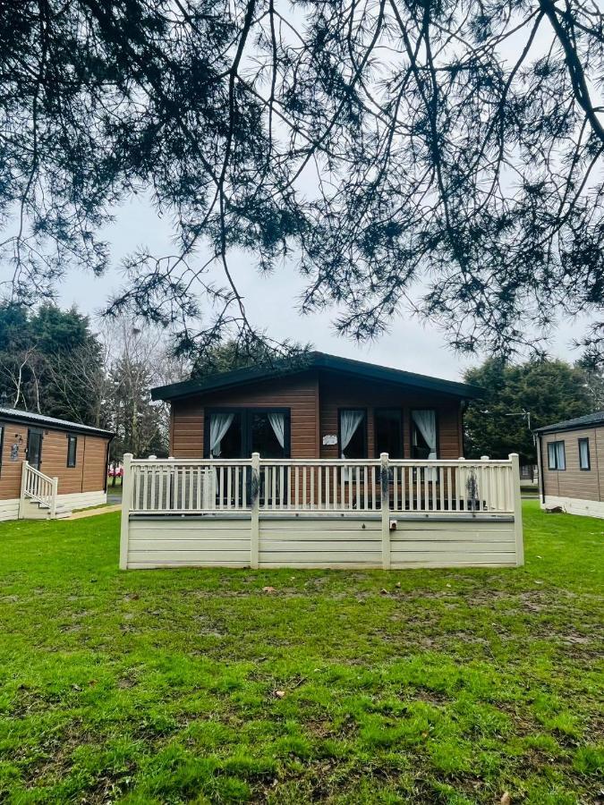 Lucky Lodge With Hot Tub York Bagian luar foto