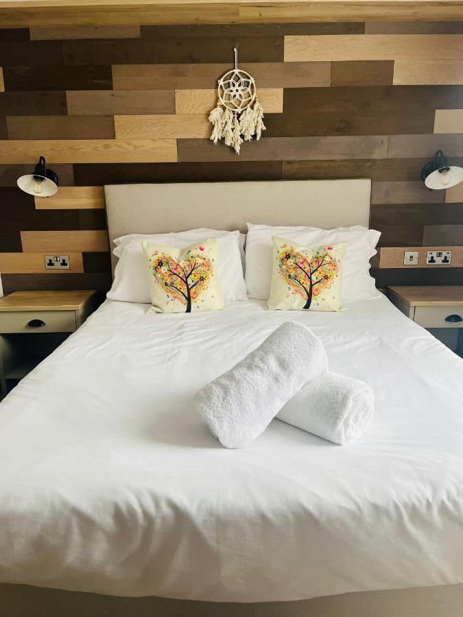 Lucky Lodge With Hot Tub York Bagian luar foto