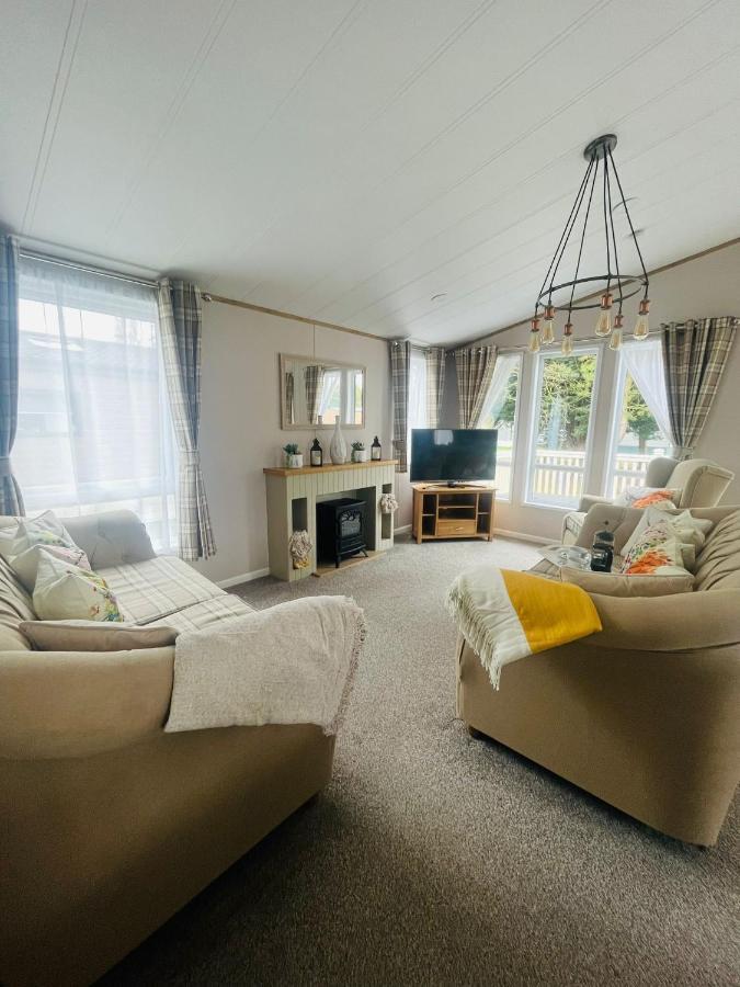 Lucky Lodge With Hot Tub York Bagian luar foto
