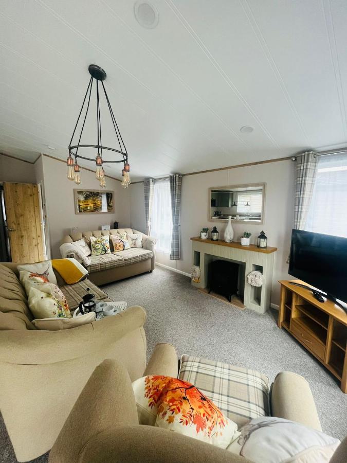 Lucky Lodge With Hot Tub York Bagian luar foto