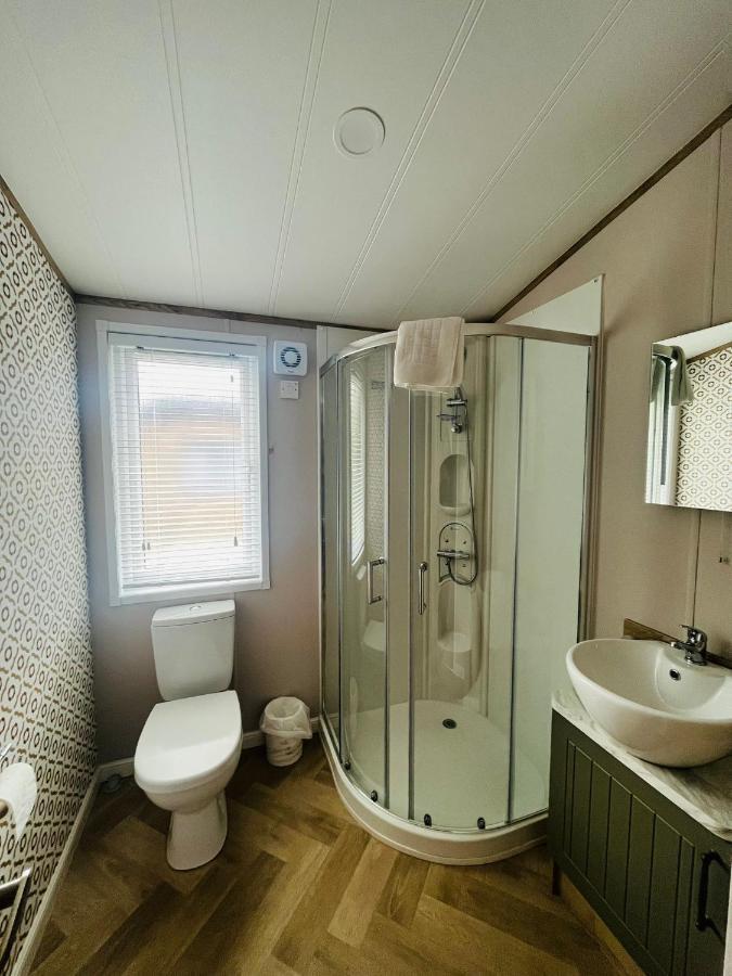 Lucky Lodge With Hot Tub York Bagian luar foto